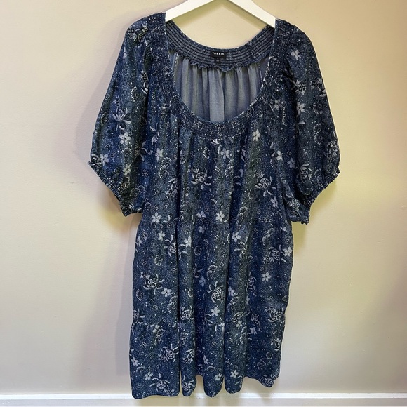 Torrid~Tiered Chambray Blue Floral Smocked Short Sleeve Dress in size 4/4X or 26 - Picture 3 of 16